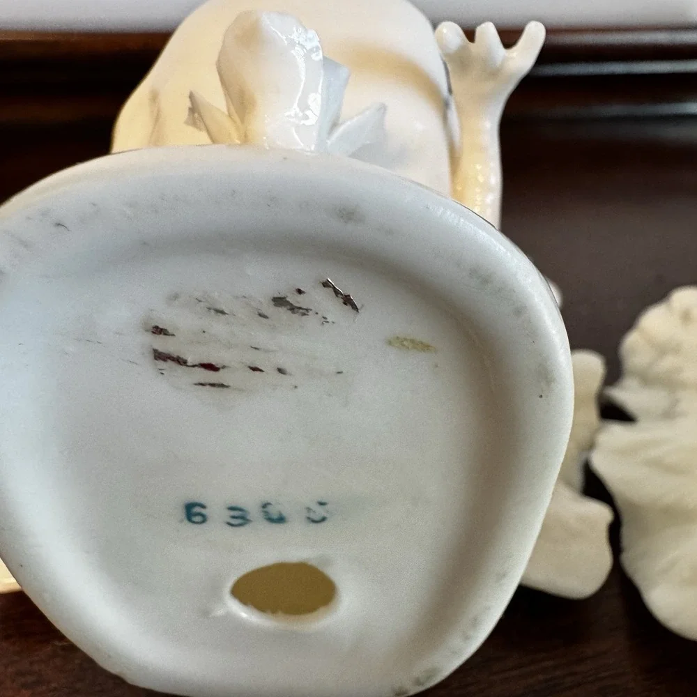 Pair of Vintage Porcelain White Fantail Turtle Dove Figurines #6305 - 4